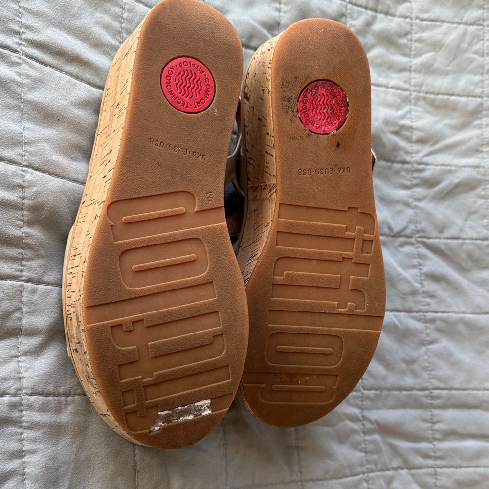 Fitflop Cream Wedge Sandals Like-New - Picture 7 of 8
